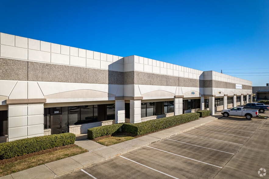 4100 Greenbriar Dr, Stafford, TX for lease - Building Photo - Image 2 of 3