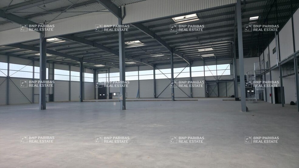 Flex in Torcy for lease - Building Photo - Image 2 of 10