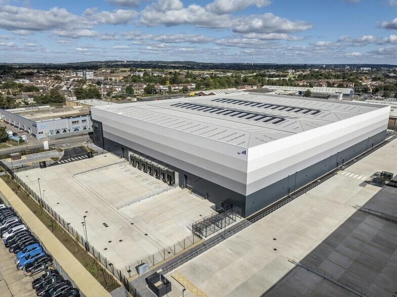 100-200 Enterprise East, Dagenham à louer - Photo du bâtiment - Image 2 de 15