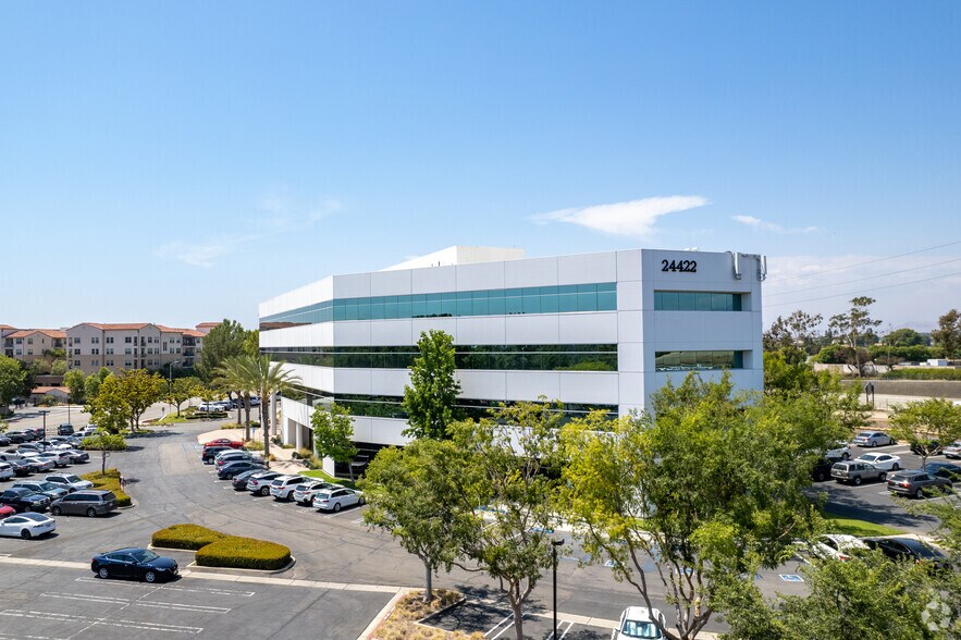 24422 Avenida De La Carlota, Laguna Hills, CA à louer - Photo du bâtiment - Image 2 de 13