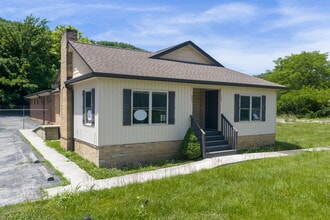 901 S Main St, Rocky Top, TN for lease Interior Photo- Image 2 of 34