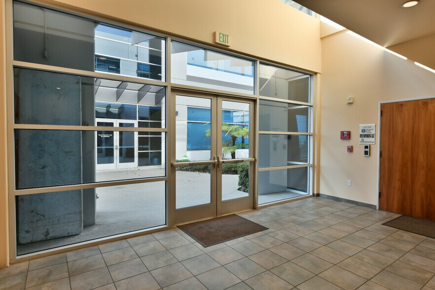 19210 S Vermont Ave, Gardena, CA à vendre - Photo intérieure - Image 2 de 12