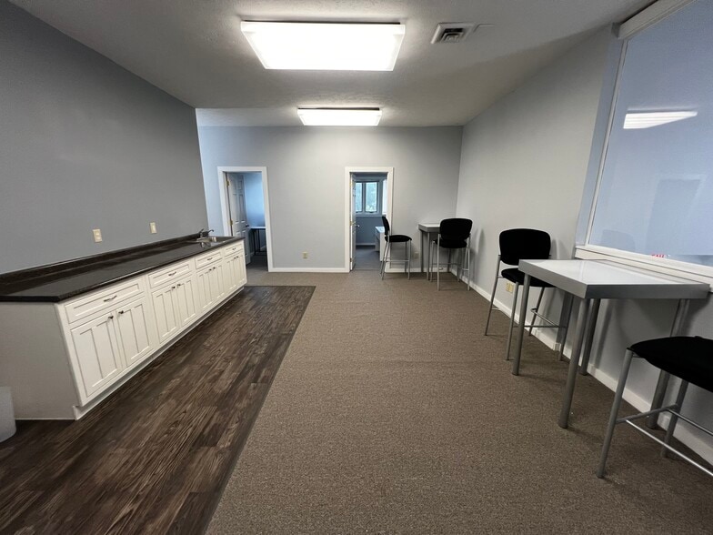 1000 Ohio Pike, Cincinnati, OH for lease - Building Photo - Image 3 of 32