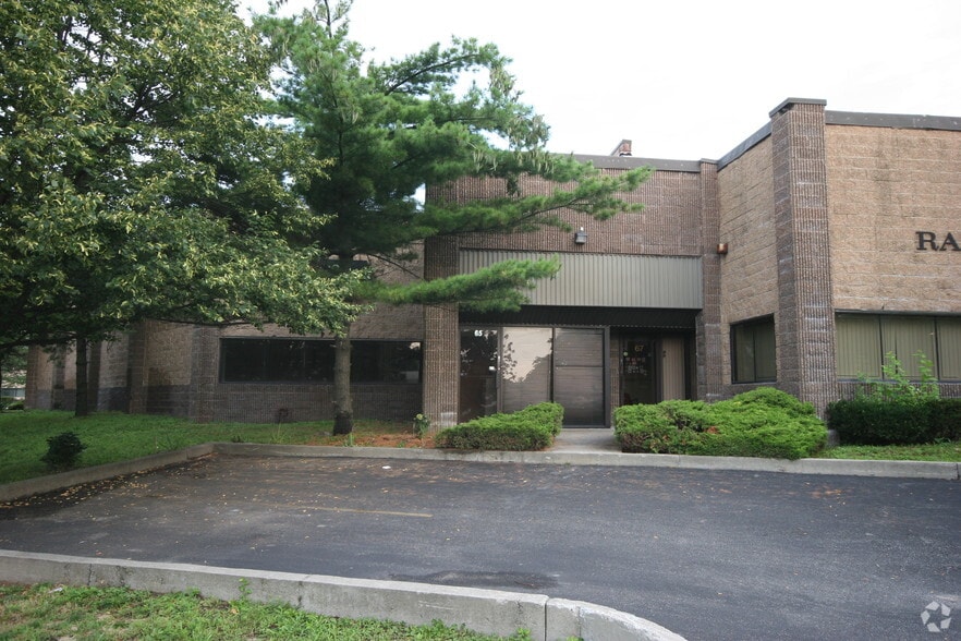 65-79 E Jefryn Blvd, Deer Park, NY à vendre - Photo du bâtiment - Image 3 de 25