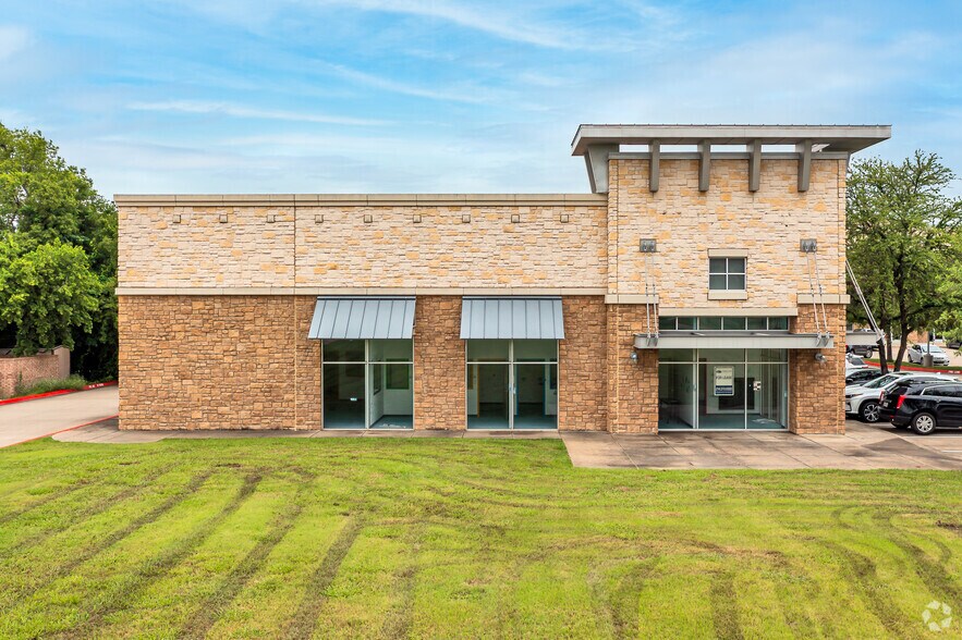 1651 W Eldorado Pky, McKinney, TX à louer - Photo du bâtiment - Image 3 de 6