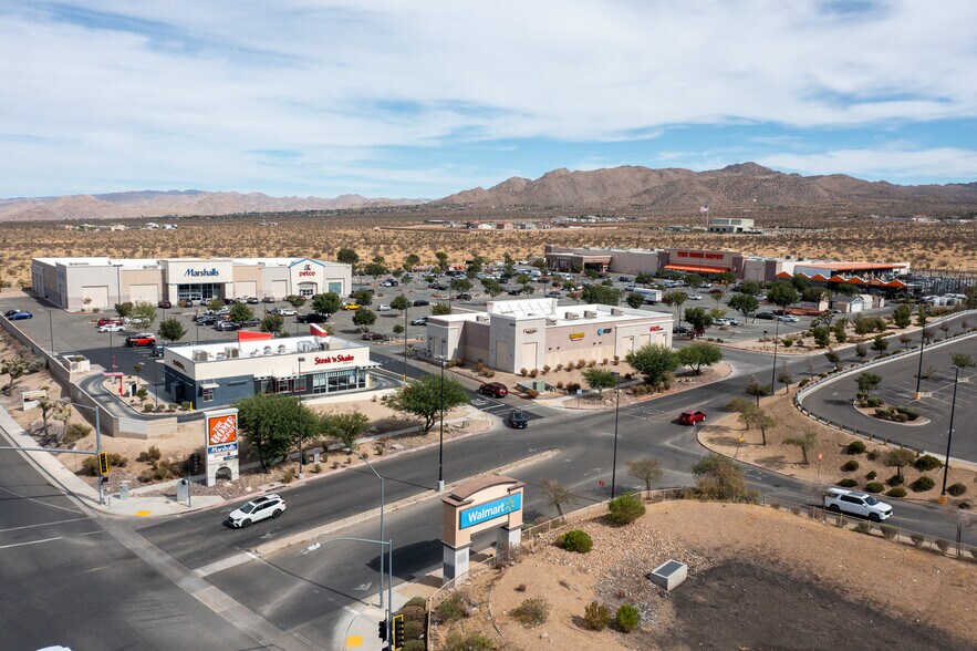 58709 29 Palms Hwy, Yucca Valley, CA à louer - Photo du bâtiment - Image 2 de 14