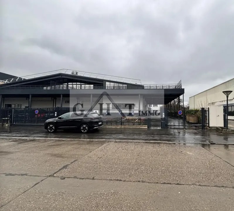 Industrial in Villeneuve-la-Garenne for lease Building Photo- Image 1 of 17