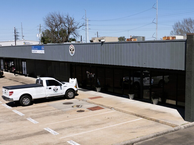 3030-3050 Antoine, Houston, TX à louer - Photo du bâtiment - Image 2 de 5