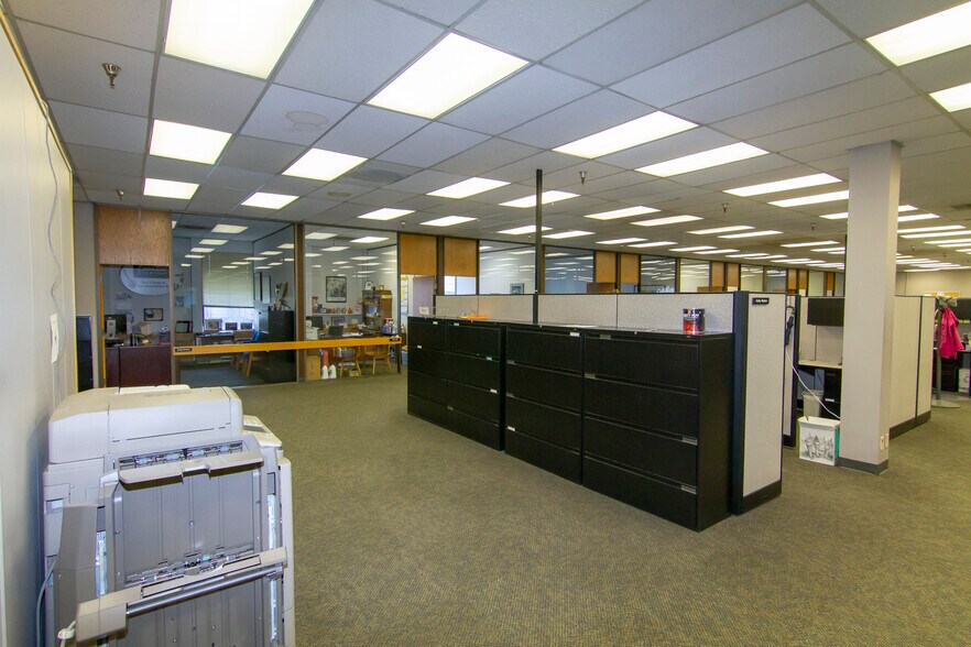 6433 SE Lake Rd, Portland, OR à vendre - Photo intérieure - Image 2 de 10