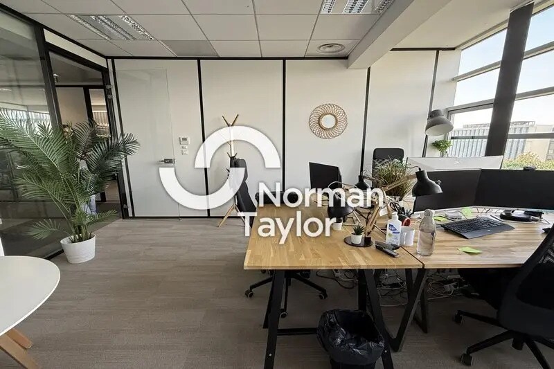 Office in Montpellier for lease - Interior Photo - Image 1 of 6