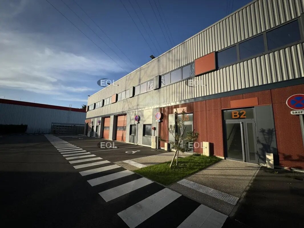 Flex in Corbeil-Essonnes for lease Building Photo- Image 1 of 17