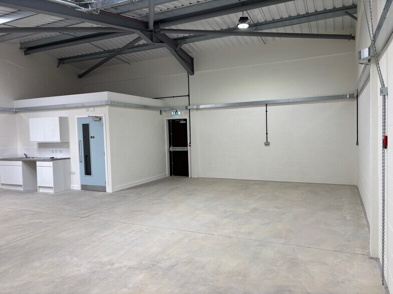 Hoyle Rd, Calverton for lease - Interior Photo - Image 3 of 10