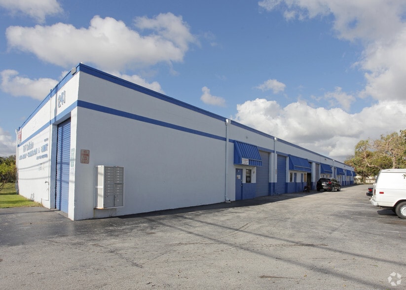 1241-1251 N Dixie Hwy, Pompano Beach, FL for lease - Building Photo - Image 2 of 7