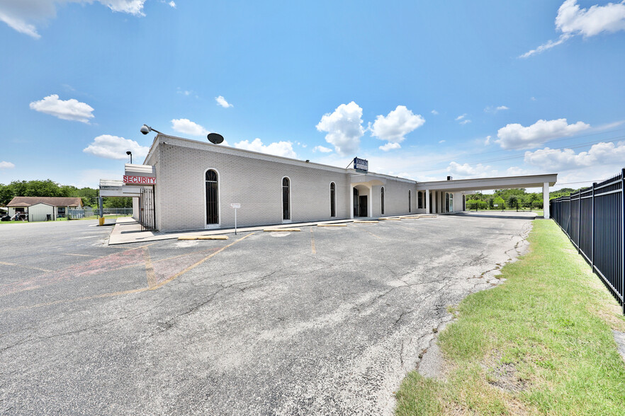 2402-2406 Commercial Ave, San Antonio, TX à vendre - Photo du b timent - Image 3 de 12