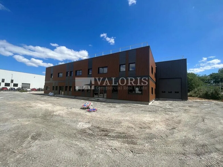Flex in Miribel for lease - Building Photo - Image 1 of 1
