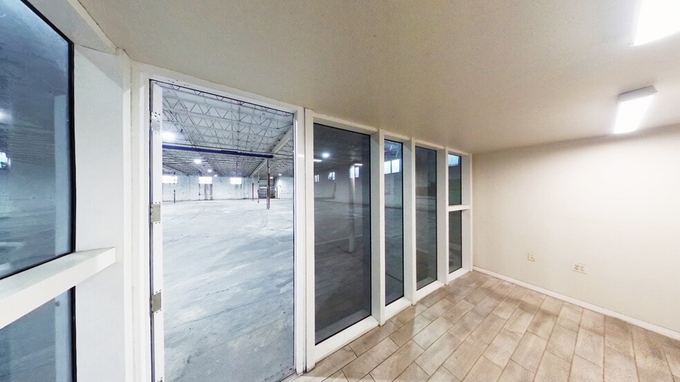 3121-3171 E 11th Ave, Hialeah, FL for lease - Building Photo - Image 3 of 12
