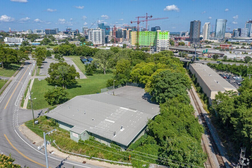 924 Vine St, Nashville, TN à louer - Photo du bâtiment - Image 1 de 5