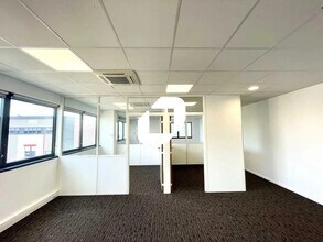 Office in Meyzieu for lease Interior Photo- Image 2 of 14