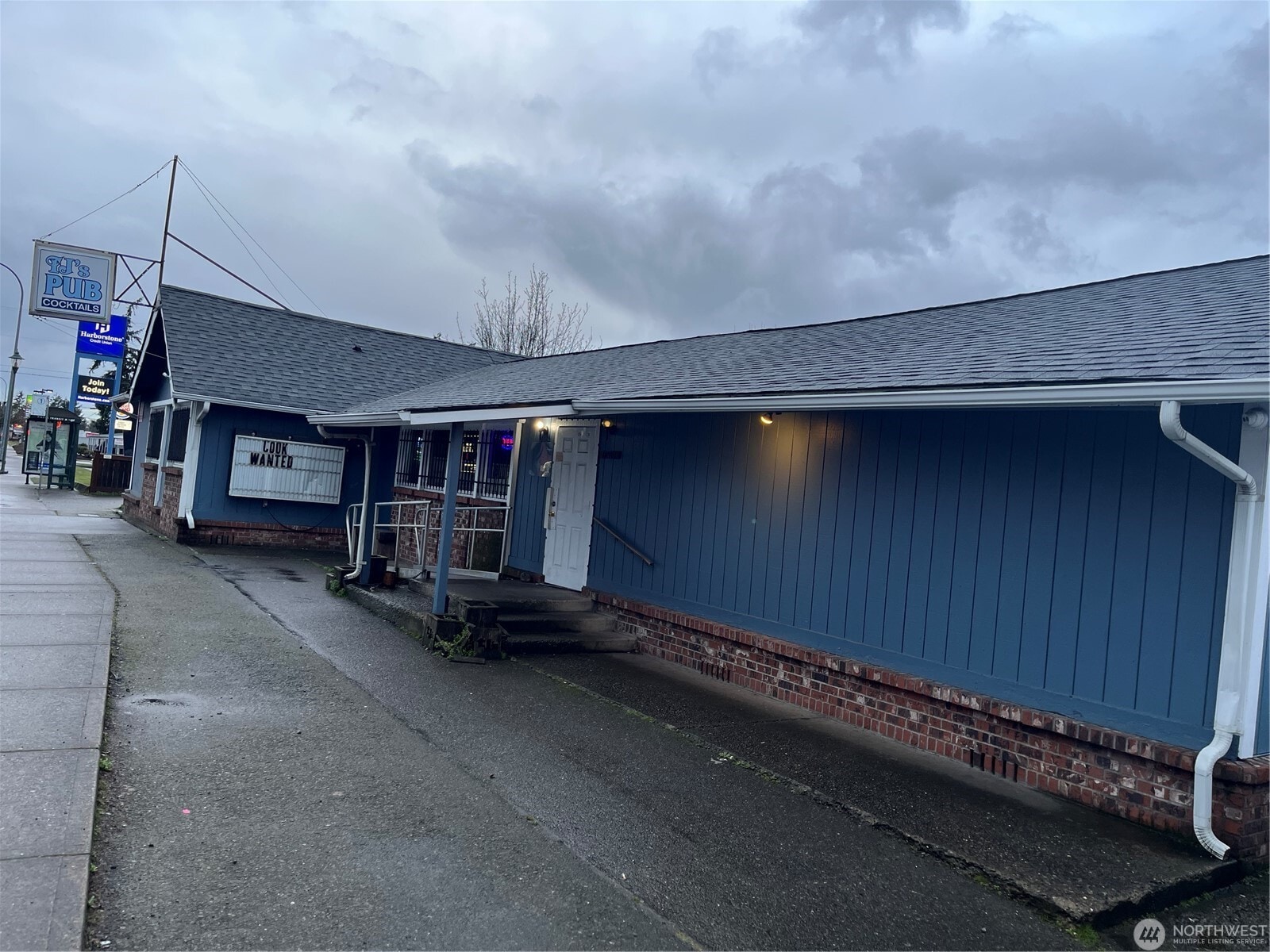 16701 Pacific Ave S, Spanaway, WA à vendre Photo du bâtiment- Image 1 de 10