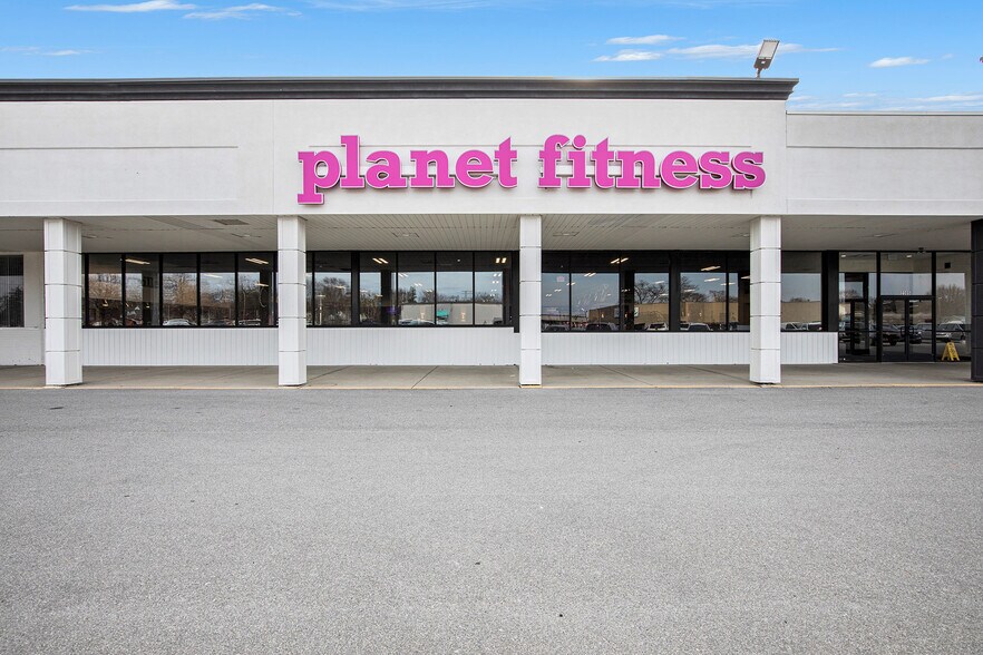 2055 Gratiot Blvd, Marysville, MI for lease - Building Photo - Image 2 of 33