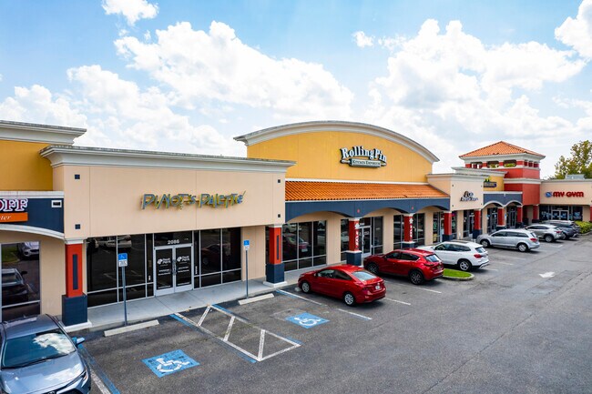 More details for 2050-2092 Badlands Dr, Brandon, FL - Retail for Lease
