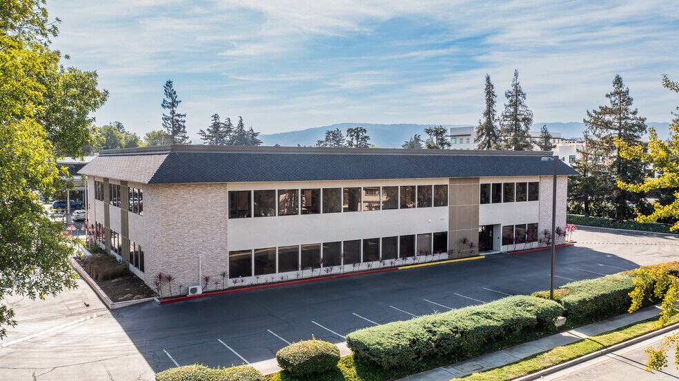 595 Millich Dr, Campbell, CA à louer - Photo du bâtiment - Image 3 de 14
