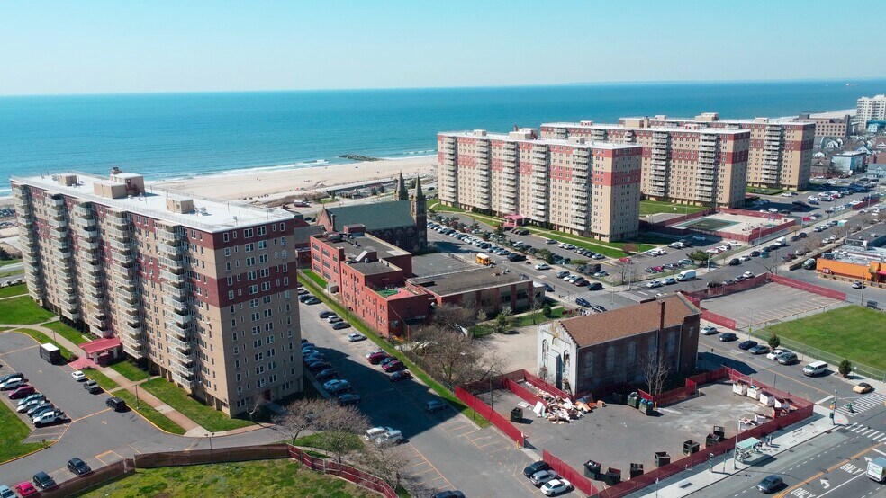 188 Beach 84th St, Rockaway Beach, NY à vendre - Photo du bâtiment - Image 2 de 2