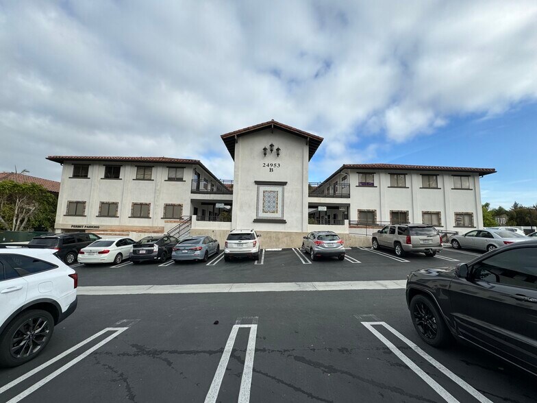24953 Paseo De Valencia, Laguna Hills, CA à vendre - Photo du bâtiment - Image 2 de 11