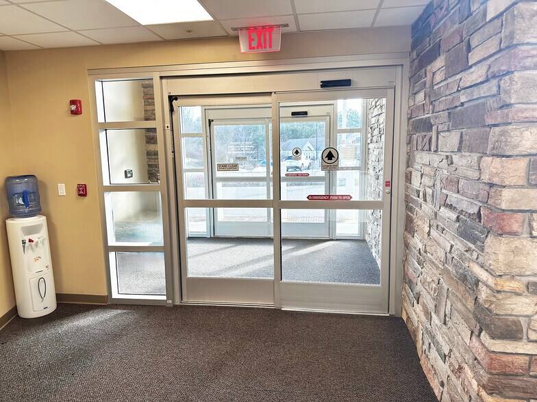 13 Healthcare Dr, Rochester, NH à louer - Photo intérieure - Image 3 de 5