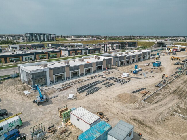 Plus de détails pour 3105 Main St SW, Airdrie, AB - Commerce de détail à vendre
