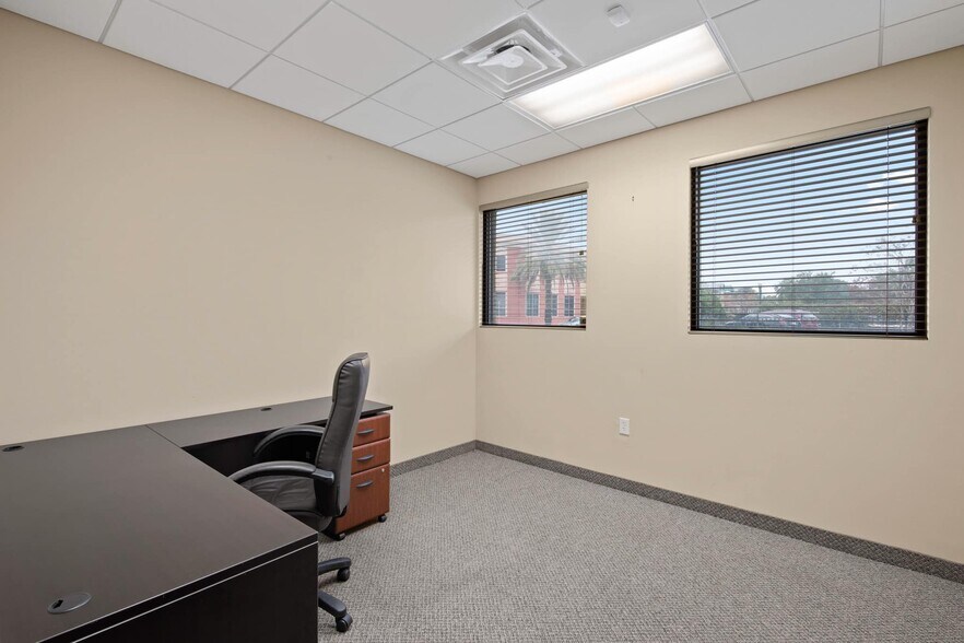 630 W Adams St, Jacksonville, FL à louer - Photo du bâtiment - Image 3 de 4