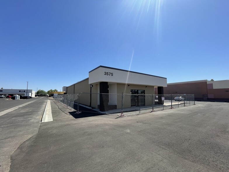 3575 W Northern Ave, Phoenix, AZ for lease - Building Photo - Image 3 of 8