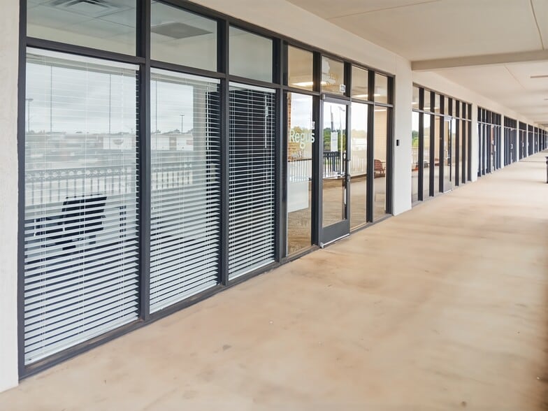 3209 S Broadway, Edmond, OK for lease - Interior Photo - Image 2 of 13