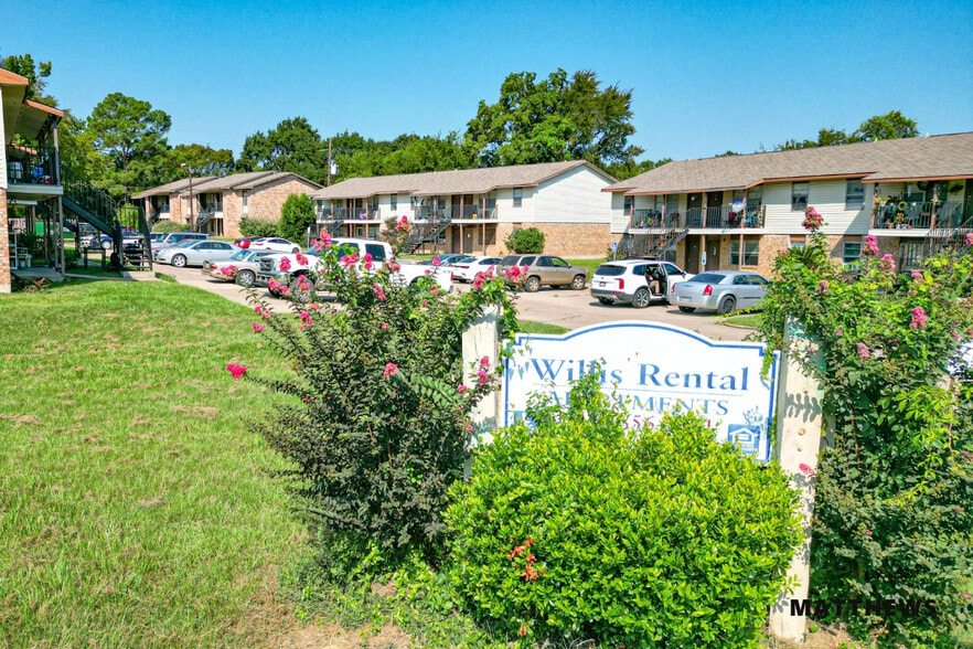 203 E Watson St, Willis, TX for sale - Primary Photo - Image 1 of 5