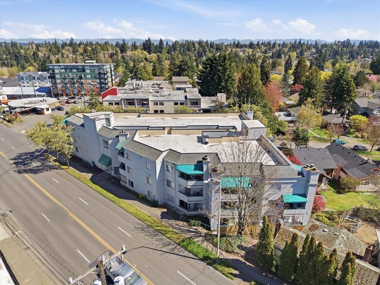 8320 Lake City Way NE, Seattle, WA for sale - Primary Photo - Image 1 of 30