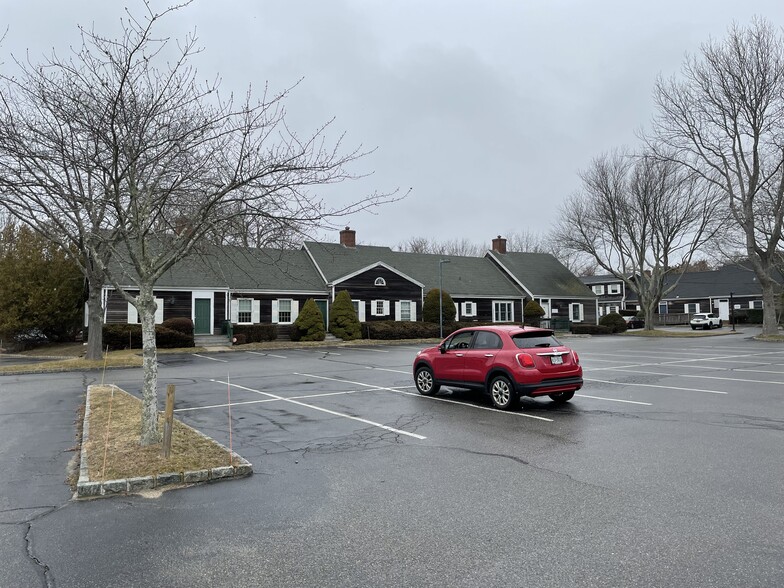 335 Meeting House Ln, Southampton, NY for sale - Primary Photo - Image 1 of 14