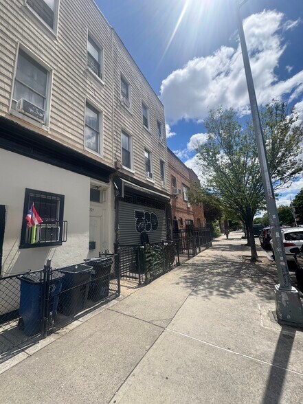 229 Central Ave, Brooklyn, NY à louer - Photo du bâtiment - Image 1 de 3