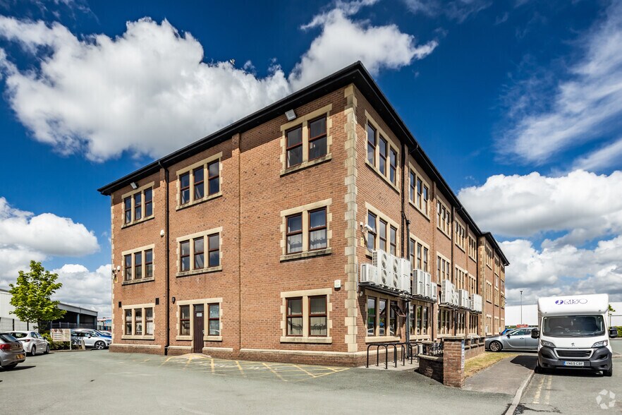 Dallam Ln, Warrington à louer - Photo du bâtiment - Image 2 de 3