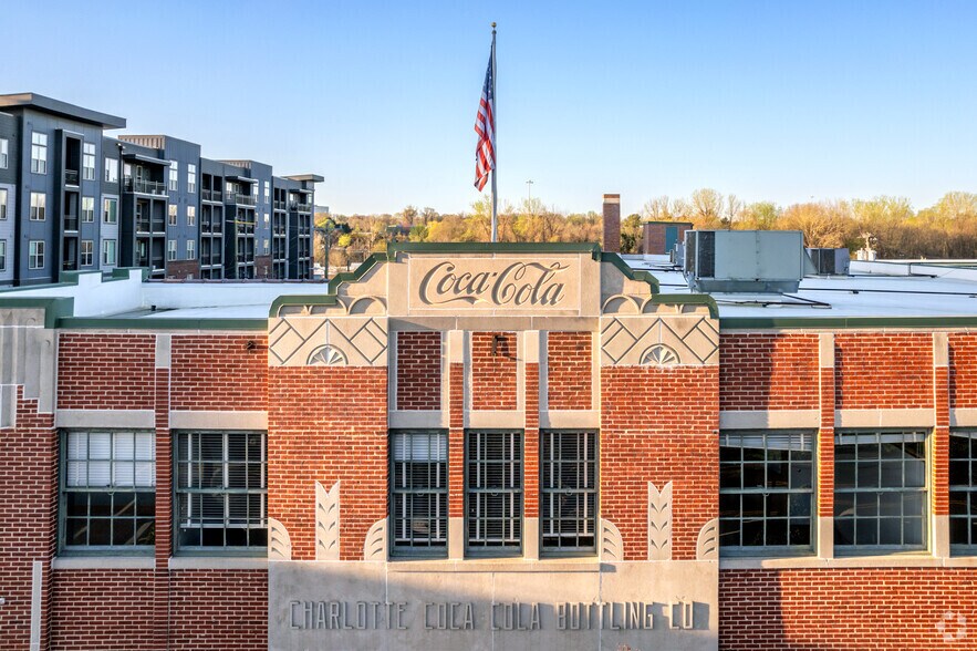 1401 W Morehead St, Charlotte, NC à louer - Photo du bâtiment - Image 2 de 6