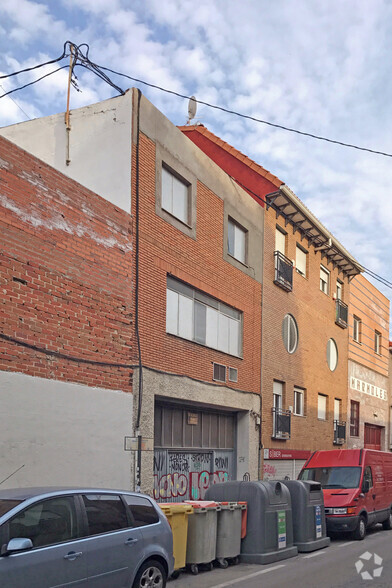 Calle Antoñita Jiménez, 16, Madrid, Madrid for lease - Primary Photo - Image 1 of 2