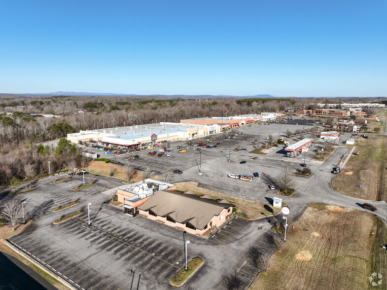 357 N Generals Blvd, Lincolnton, NC for lease - Building Photo - Image 2 of 12