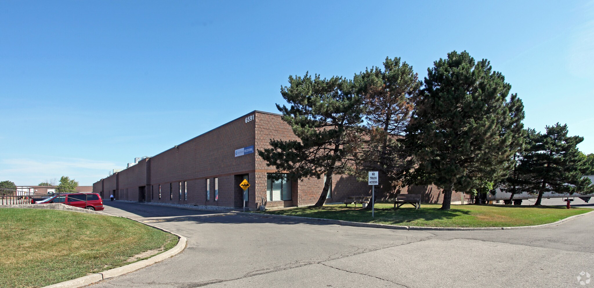 6581 Kitimat Rd, Mississauga, ON à louer Photo principale- Image 1 de 4