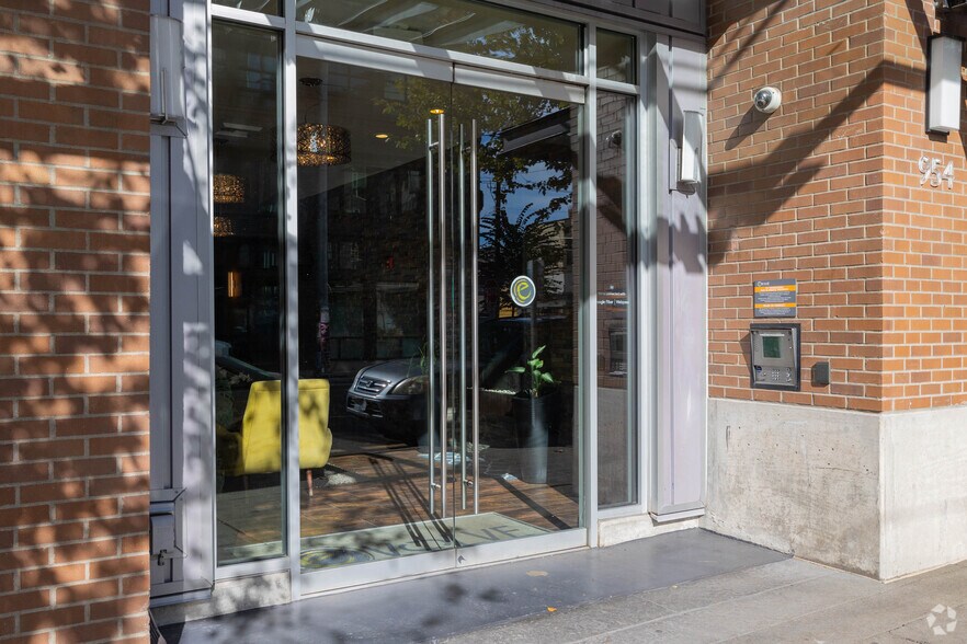 954 E Union St, Seattle, WA à louer - Photo du bâtiment - Image 3 de 46