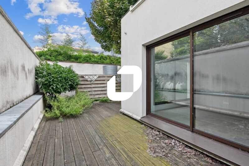 Office in Courbevoie for lease - Building Photo - Image 2 of 16