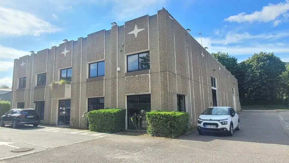 Flex in Rouen for lease Building Photo- Image 1 of 14