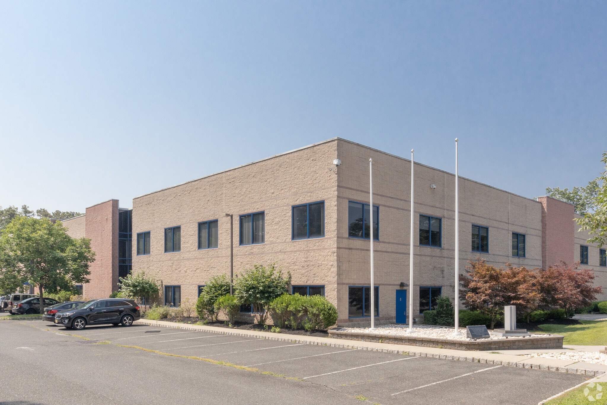 40 Christopher Way, Eatontown, NJ for lease Primary Photo- Image 1 of 11
