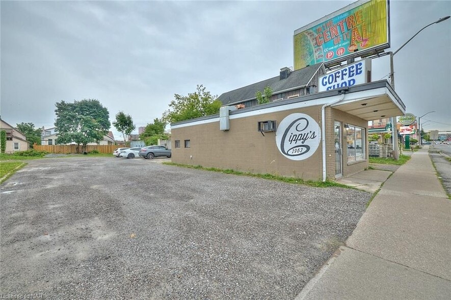 5784 Stanley Ave, Niagara Falls, ON à louer - Photo du bâtiment - Image 2 de 6