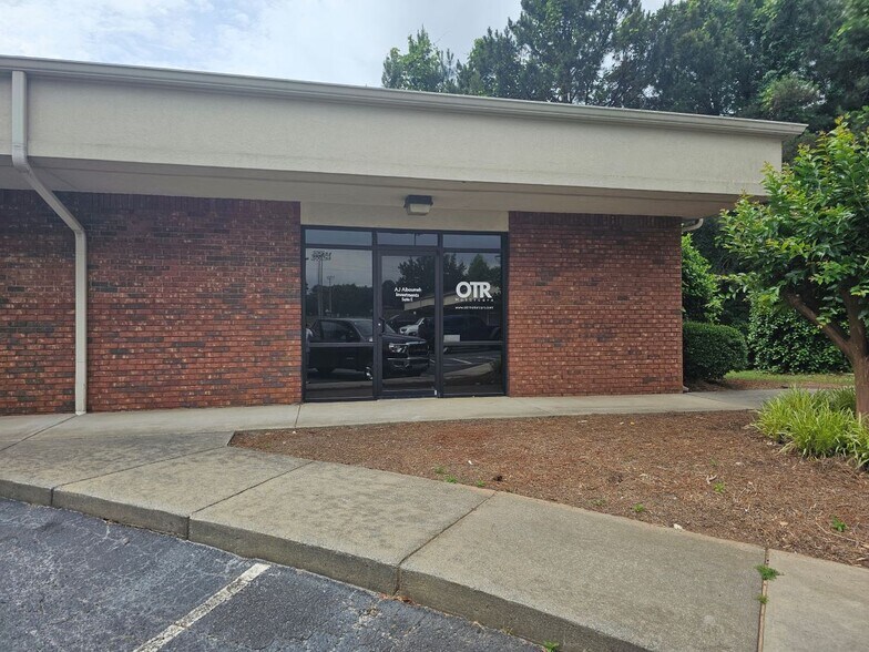 5511 Radford Rd, Flowery Branch, GA à louer - Photo du bâtiment - Image 1 de 1