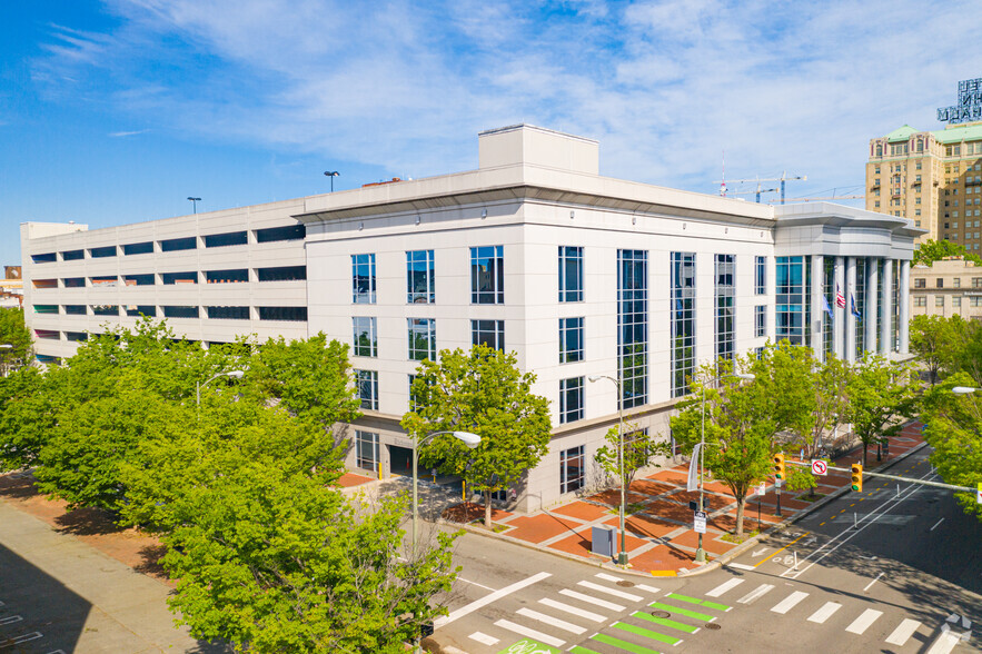 300 E Franklin St, Richmond, VA à vendre - Photo du bâtiment - Image 1 de 1