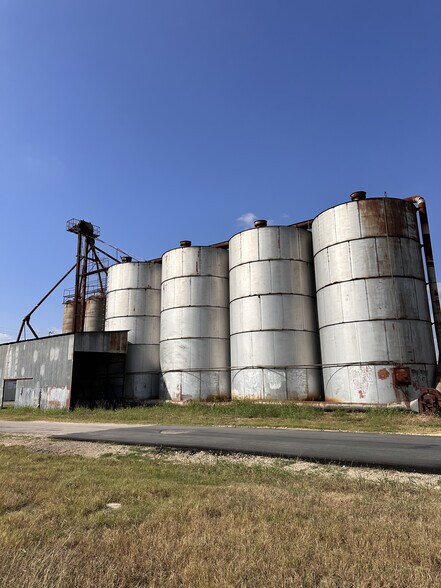 1500 Austin St, Seguin, TX à vendre - Photo principale - Image 1 de 4